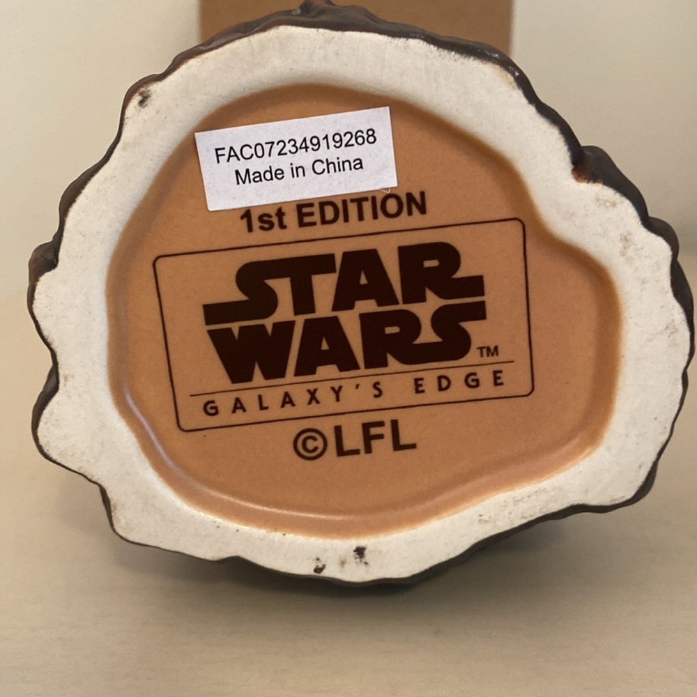 Oga’s Cantina Star Wars Porg Mug - Picture 3 of 9